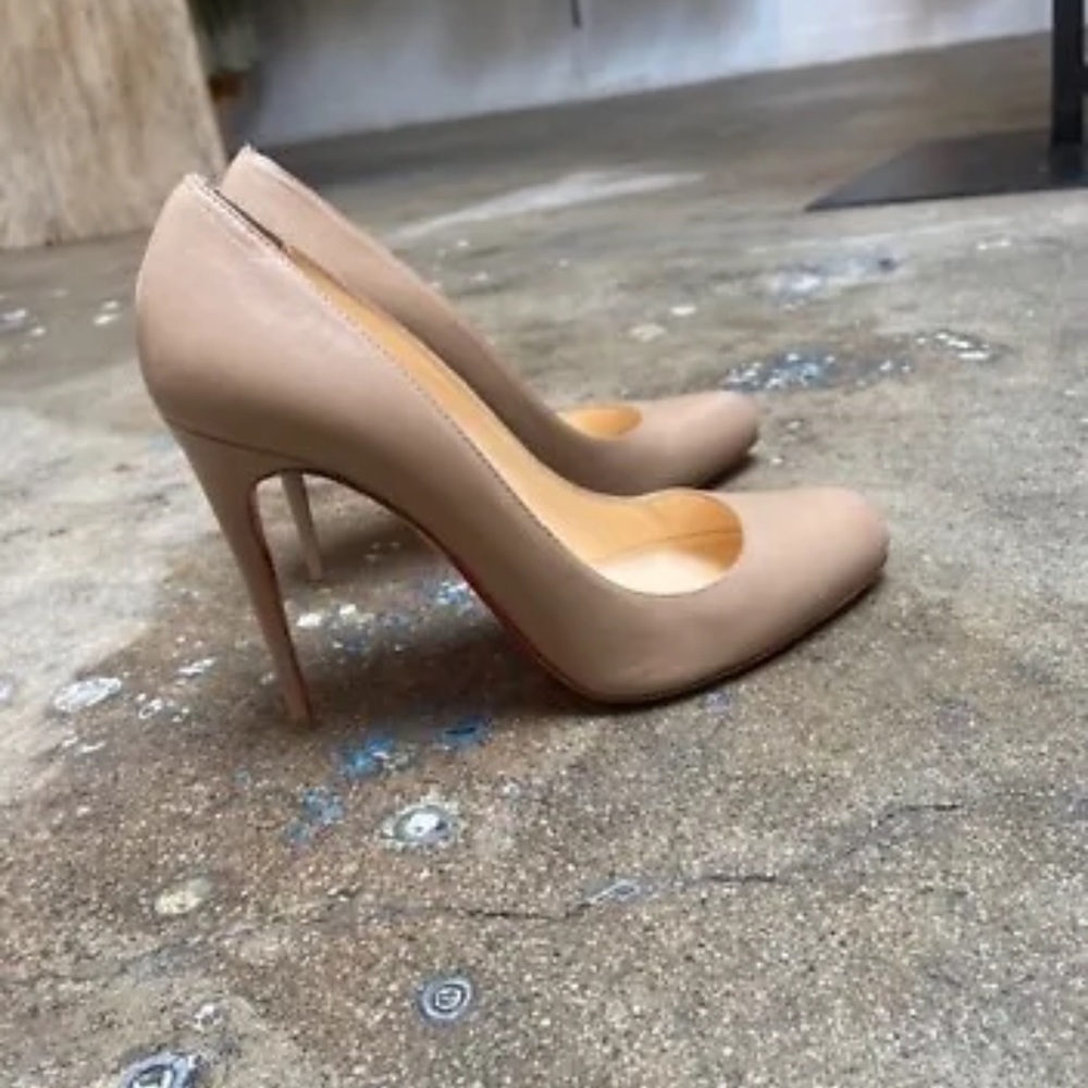 Christian Louboutin kid leather 39 ron or décolleté